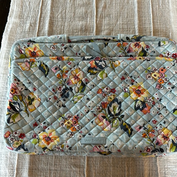 Vera Bradley Other - Vera Bradley lap top carrier